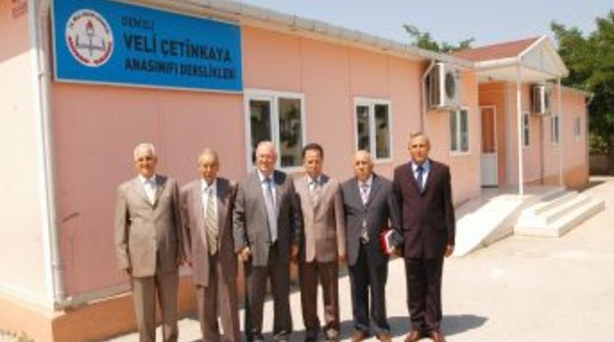 Anasınıfı yaptıran hayırsever &Ccedil;etinkaya&rsquo;ya plaketle verildi