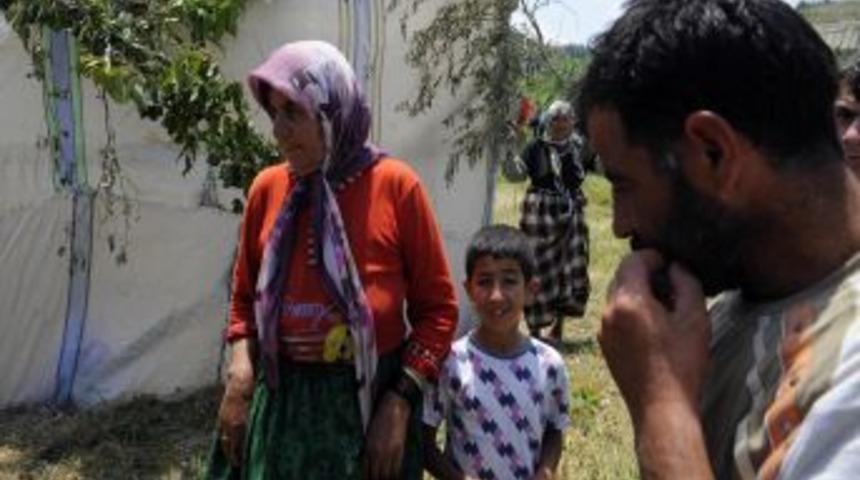 T&uuml;rkiye'ye sınırındaki Suriyeli m&uuml;lteciler