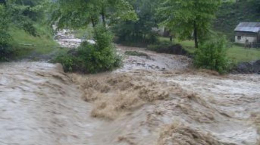 G&uuml;meli'de sel felaketi