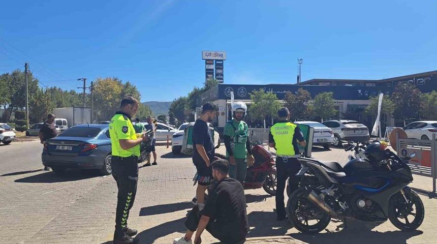 Menteşe&rsquo;de motosiklet ve otomobil &ccedil;arpıştı: 1 yaralı