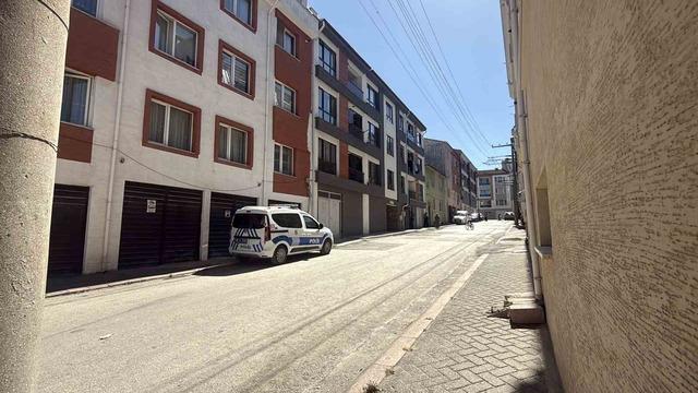 Eskişehir’de 3’üncü kattaki balkondan aşağıya düşen 4 yaşındaki çocuk yaralandı 1