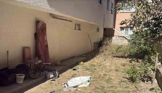 Eskişehir&rsquo;de 3&rsquo;&uuml;nc&uuml; kattaki balkondan aşağıya d&uuml;şen 4 yaşındaki &ccedil;ocuk yaralandı