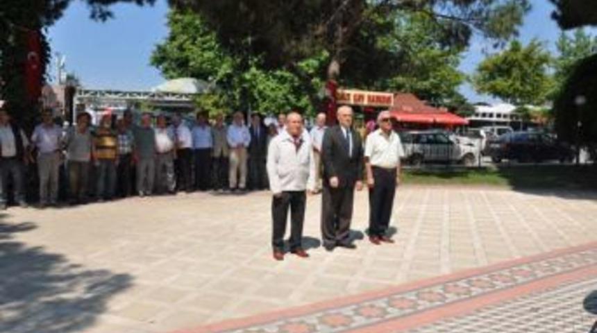 Emekliler g&uuml;n&uuml; kutlandı