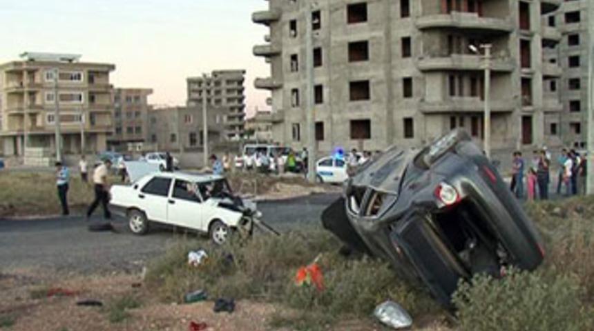 İki otomobil çarpıştı; 1 ölü