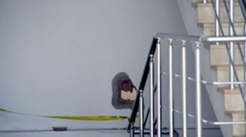 Duvarı delip bankayı soydular