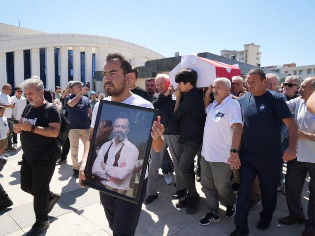 Son yolculuğuna uğurlandı! G&ouml;zyaşları sel oldu