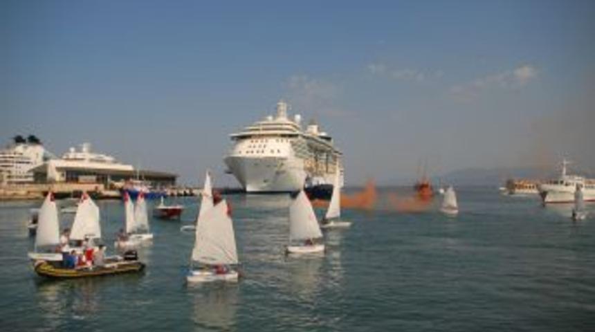 Kuşadası&rsquo;nda Kabotaj kutlamaları yapıldı