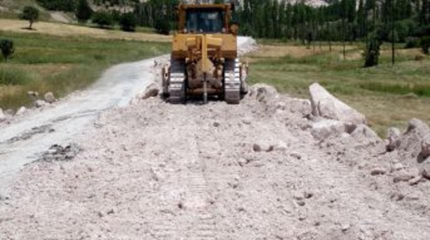 İl Genel Meclisi &uuml;yeleri yol &ccedil;alışmalarını yerinde inceledi