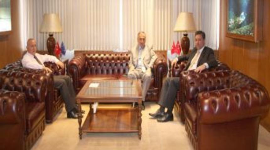 Karaburun ve G&uuml;le&ccedil;, Vali Kızılcık&rsquo;a veda ziyaretinde bulundu