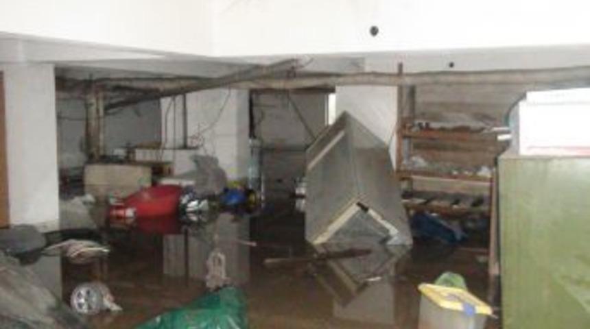 Dusunbey'de sel suları evi bastı