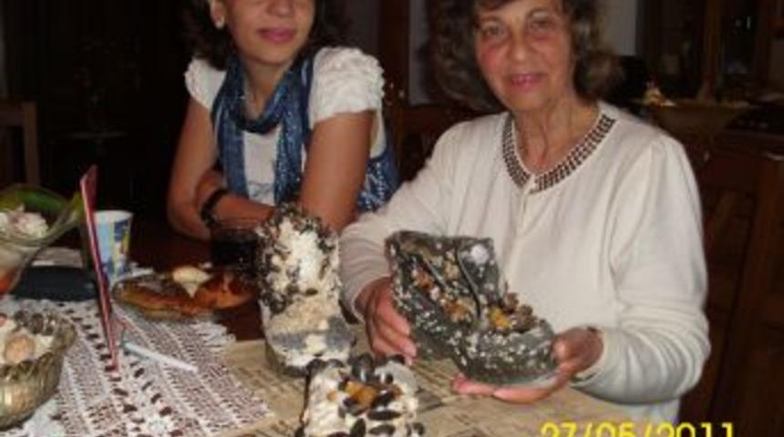 Sinop&rsquo;ta sahilde bulunan midyeli ayakkabılar ilgi g&ouml;r&uuml;yor