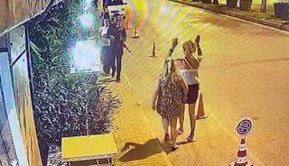 Sokakta elinde g&ouml;r&uuml;l&uuml;nce harekete g&ouml;zaltına alındı! Antalya'da oyuncak t&uuml;fek hareketliliği