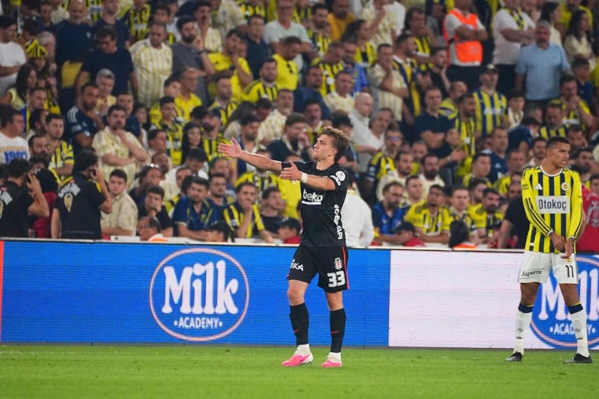 Derbide sakatlanarak &ccedil;ıkmıştı! Beşiktaş a Rıdvan Yılmaz dan k&ouml;t&uuml; haber geldi  2