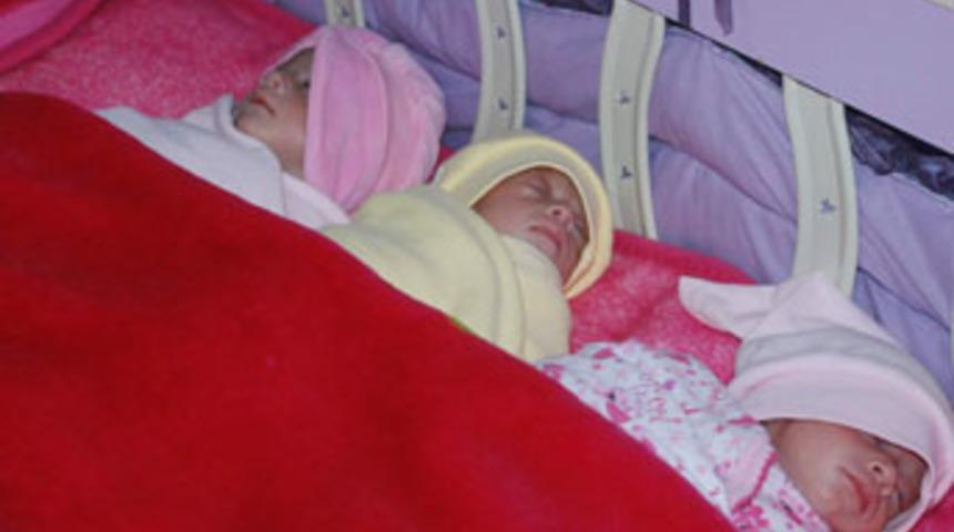 Kalbi delik &uuml;&ccedil;&uuml;lerine yardım bekliyor