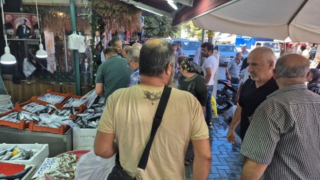 Palamut fiyatı dibe vurdu: 200 TL’den 60 TL’ye düştü, vatandaş tezgâha akın etti