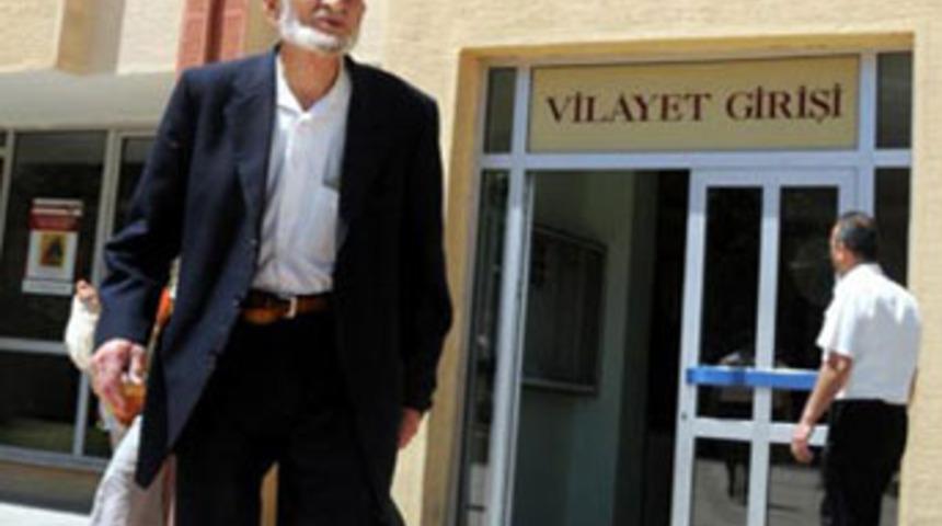 Valilikten eş istedi