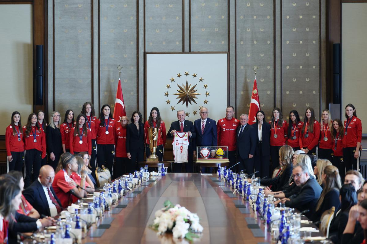 Cumhurbaşkanı Erdoğan, şampiyon milli voleybolcuları kabul etti 2
