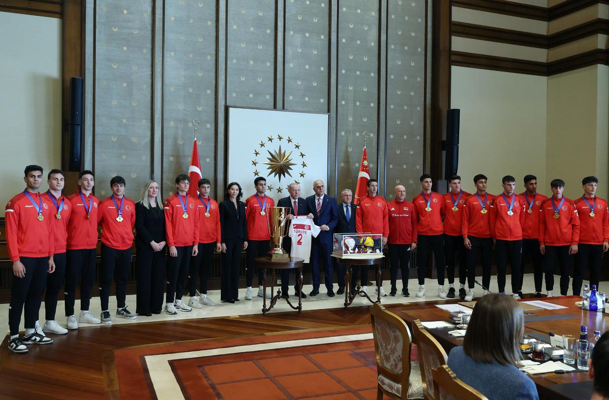 Cumhurbaşkanı Erdoğan, şampiyon milli voleybolcuları kabul etti 4