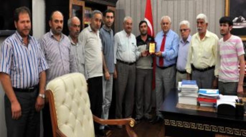 &Ccedil;ift&ccedil;ilerden Vali Musa &Ccedil;olak&rsquo;a teşekk&uuml;r ziyareti