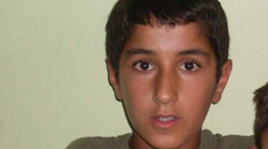 Arkadaşını kalbinden bı&ccedil;akladı