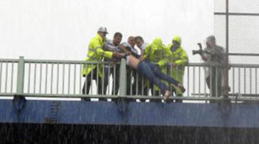 Polisler &ouml;l&uuml;mden aldı