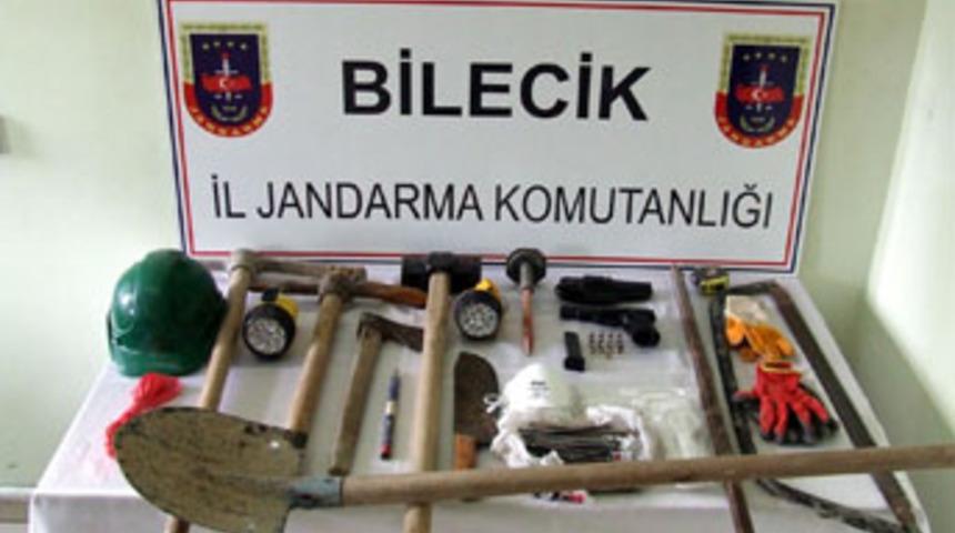 Definecilere jandarma baskını