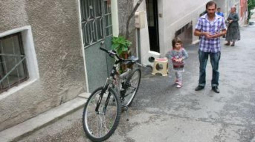 Karne hediyesi bisikletiyle &ccedil;ekirdek almaya gitti, kazada &ouml;ld&uuml;