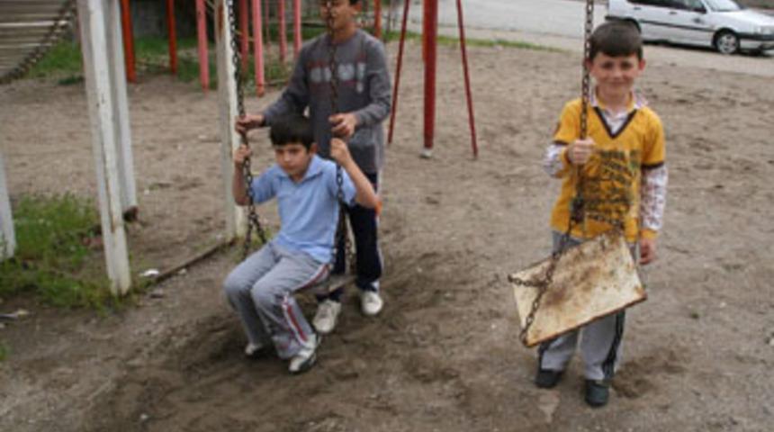 &Ccedil;ocuk parkları d&ouml;k&uuml;l&uuml;yor