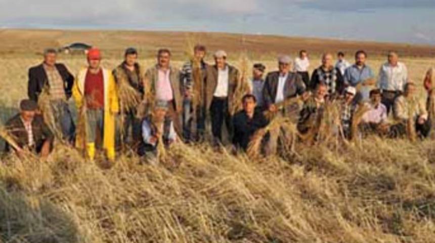 Sağanak yağış &ccedil;ift&ccedil;ileri &uuml;zd&uuml;