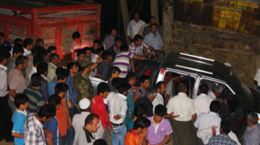 Kapının &ouml;n&uuml;nde &ouml;ld&uuml;r&uuml;ld&uuml;