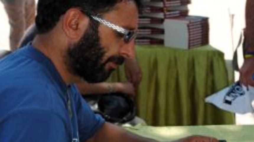 Aşkın G&ouml;zyaşları kitabı yazarı Yağmur, Manavgat'ta okurla buluştu