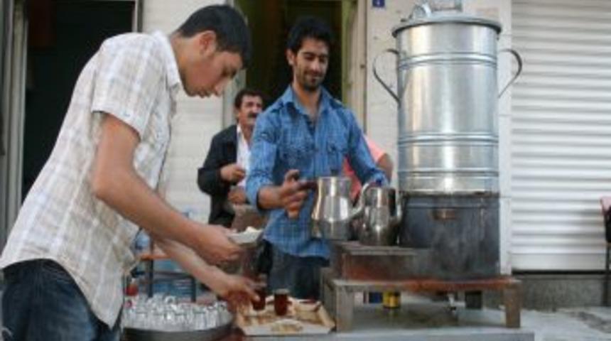 Ağrı'da semaver &ccedil;ayı keyfi