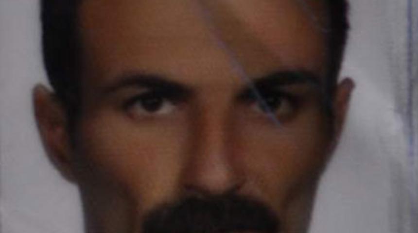 Kendini su borusuna astı