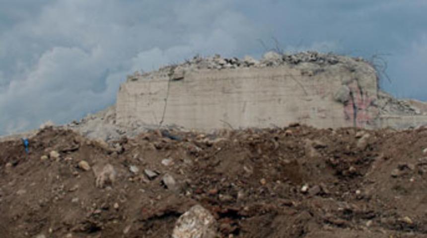 Heykel 17 par&ccedil;aya b&ouml;l&uuml;nerek kaldırıldı