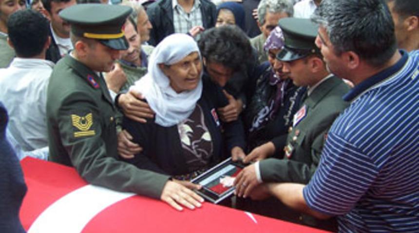 Şehit uzman &ccedil;avuş toprağa verildi