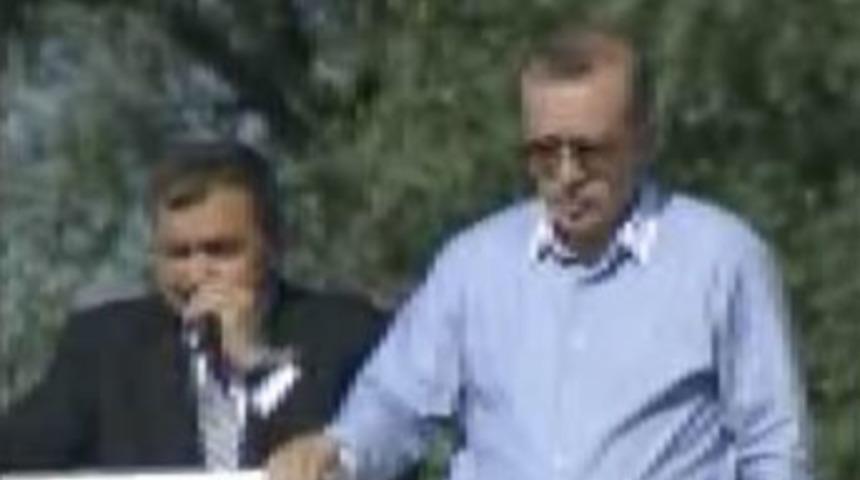 Deprem, Başbakan'ın konuşmasını b&ouml;ld&uuml;