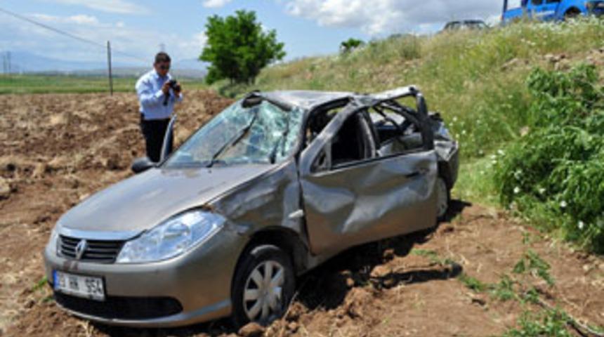 D&uuml;ğ&uuml;n konvoyunda kaza: 2 &ouml;l&uuml;, 4 yaralı