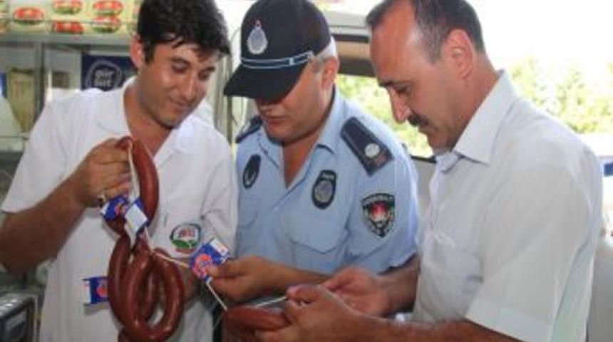 D&ouml;şemealtı'nda pazar yerleri rutin olarak denetleniyor