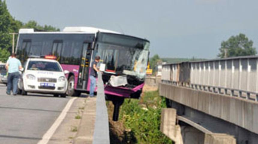 K&ouml;pr&uuml;de asılı kaldı