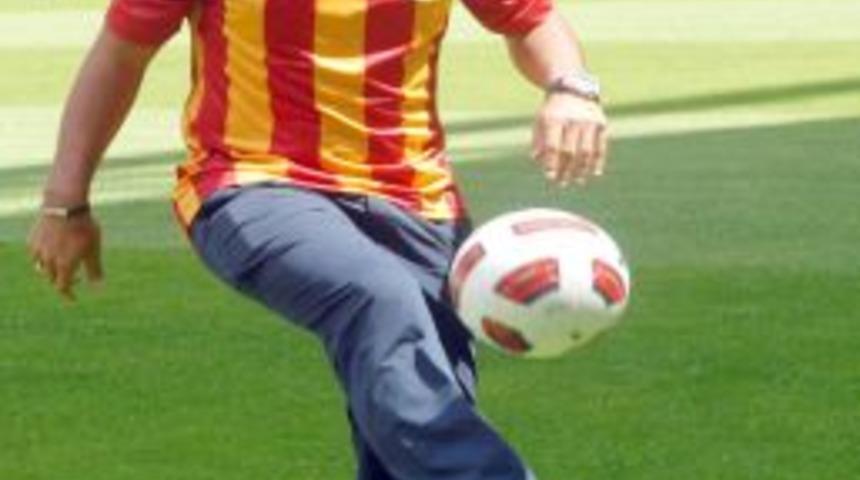 Kayserispor, G&uuml;rc&uuml; futbolcu Zurab Khizanishvili&rsquo;yi kadrosuna dahil etti