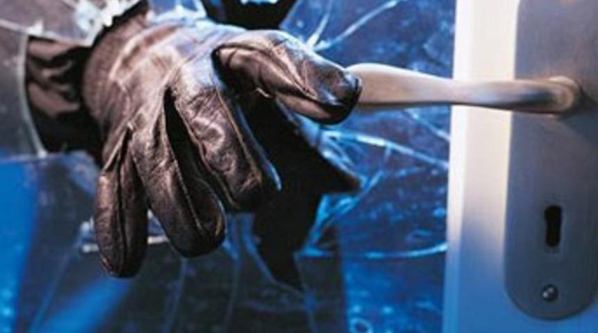 Hırsız, girdiği evde k&uuml;&ccedil;&uuml;k &ccedil;ocuğu &ouml;ld&uuml;rd&uuml;