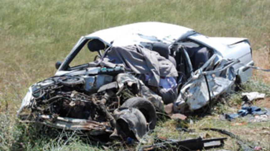 D&uuml;ğ&uuml;n yolunda kaza, 2 &ouml;l&uuml; 4 yaralı