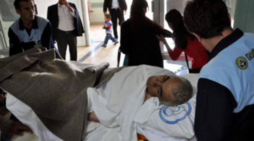 Trakt&ouml;rden d&uuml;ş&uuml;p yaralandı