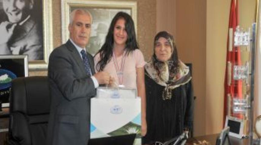 Başkan Bozbey&rsquo;den &lsquo;&ccedil;elik&rsquo; yumruklu Nurşah&rsquo;a destek