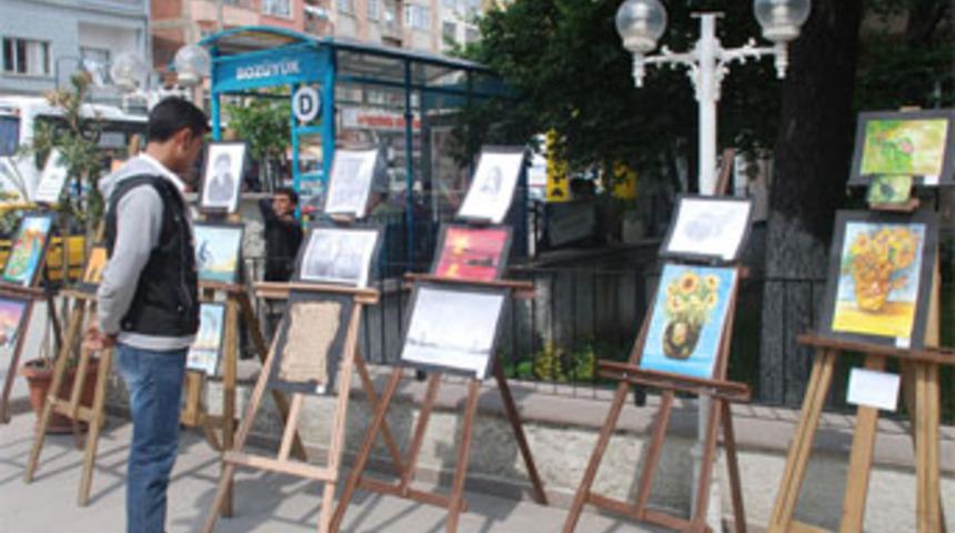 &Ouml;ğrencilerden resim sergisi