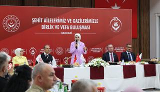 Bakan G&ouml;ktaş, Hakkari&rsquo;de şehit aileleri ve gazilerle vefa buluşmasında bir araya geldi