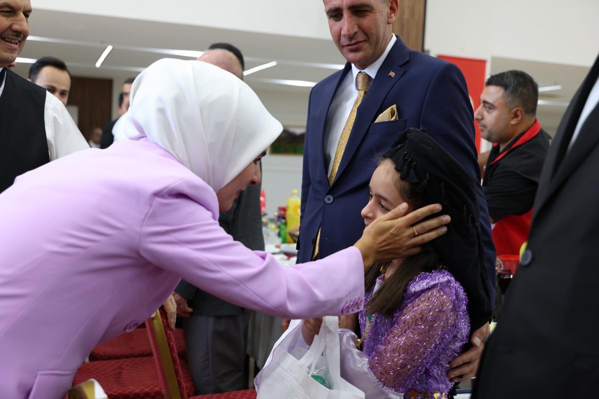 Bakan G&ouml;ktaş, Hakkari&rsquo;de şehit aileleri ve gazilerle vefa buluşmasında bir araya geldi 3