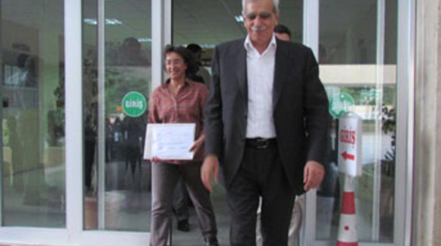 Bağımsız adaylar mazbatalarını aldı