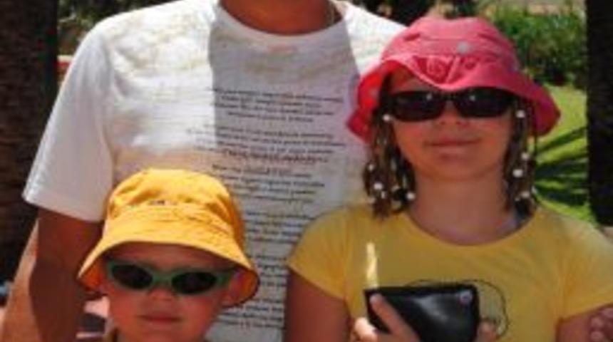 Rus &ccedil;ocuklar, Rus yazarların eserlerini elektronik kitaptan okuyor