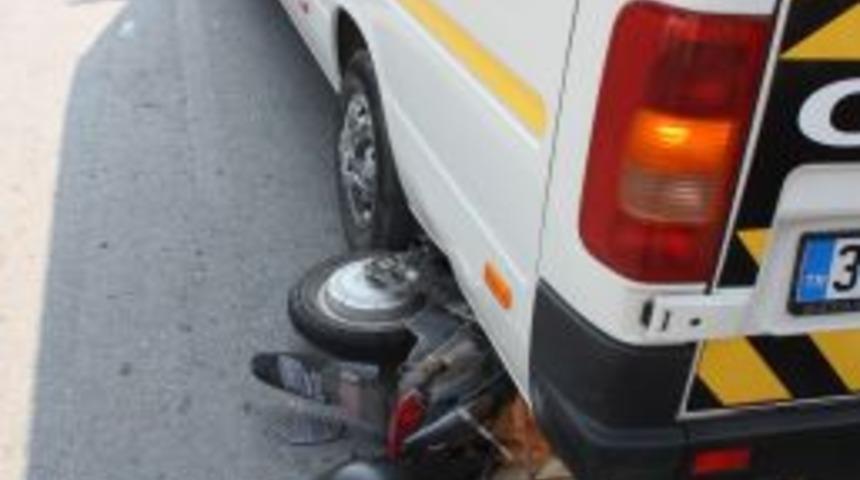 Minib&uuml;s&uuml;n altına giren işitme engelli &ouml;l&uuml;mden d&ouml;nd&uuml;